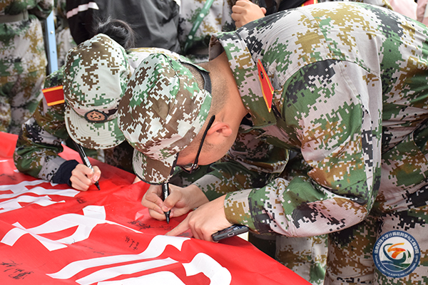 27506c9bc6fc4a51b7cb10e798c4de03.jpg tapplay官网